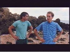 Bien loin dans la mer, l'eau est bleue