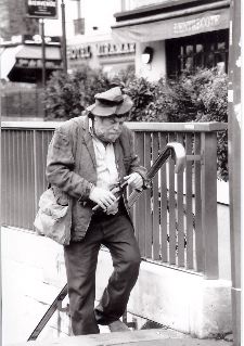 Une goutte dans le caniveau