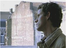 Plus grand des deux frères