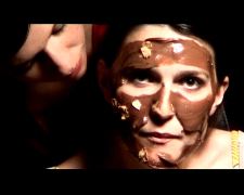 Femmes vont pieds nus