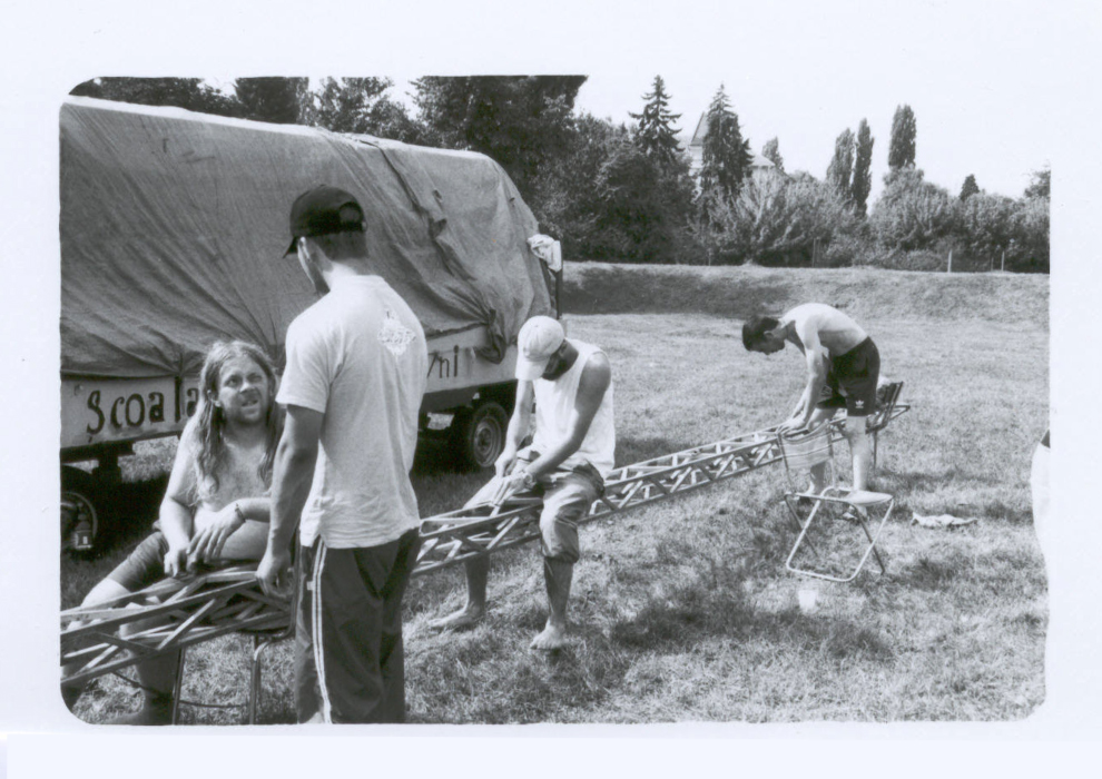 Cortul în parcul rozelor
