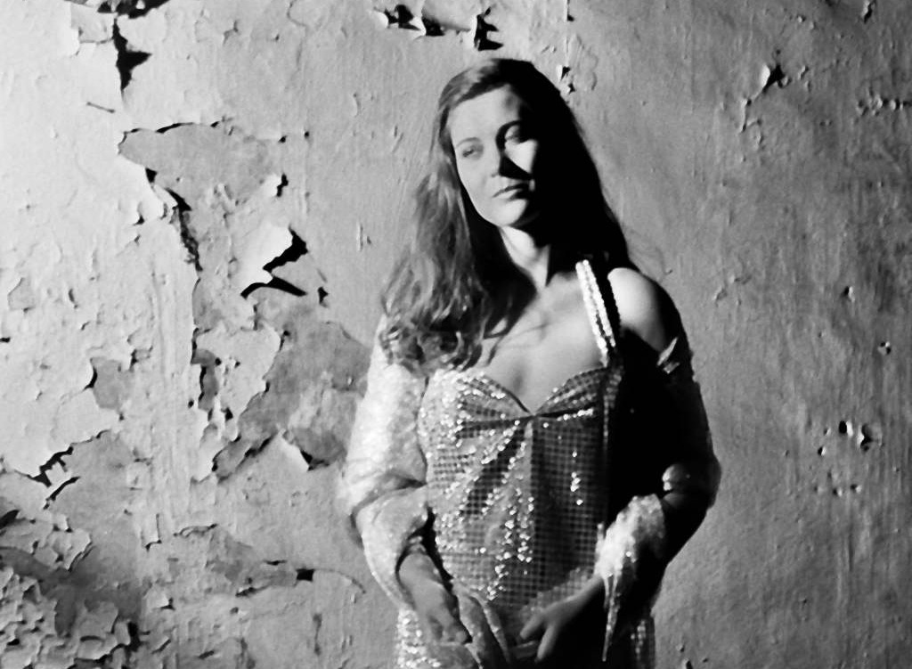 Strange love on a Side Walk