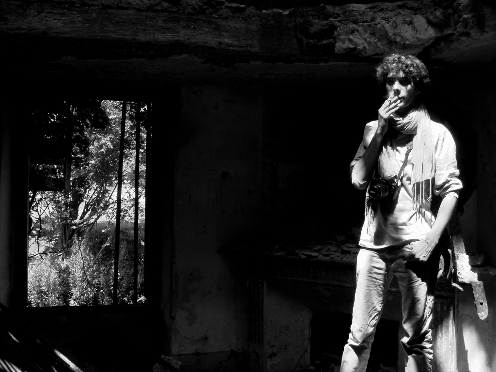 Ange au visage grave