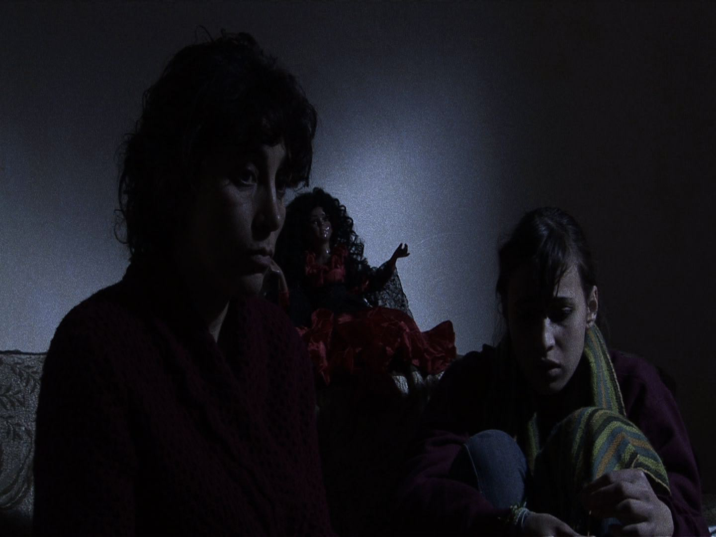 Donna che guardava le nuvole