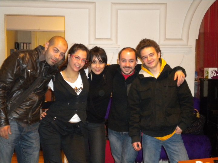 Oiseau s'évade de sa cage