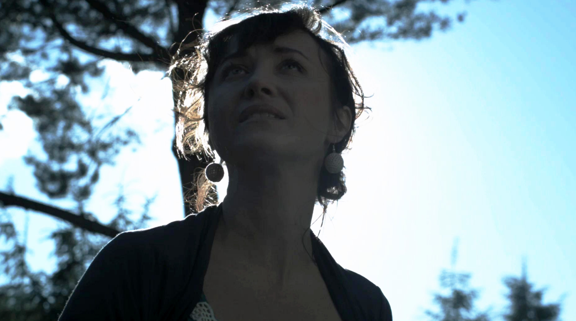 Pod wiatr nie poplynie slodki zapach kwiatow