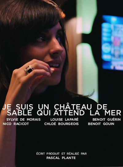 Je suis un château de sable qui attend la mer