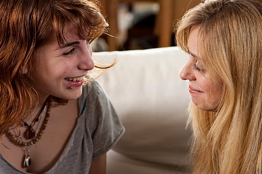 Ti ora tha giriseis?