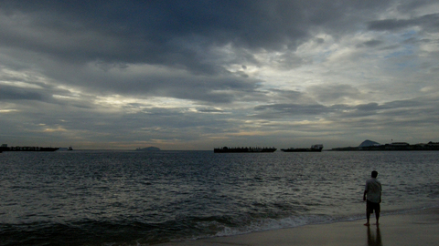 Naquela Noite Ele Sonhou com Um Mar Azul