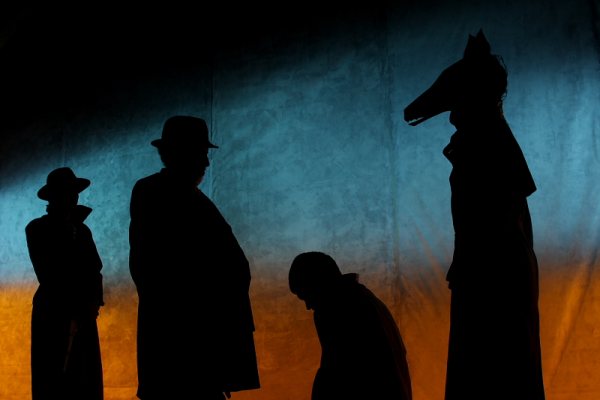 Niña Noche Niña Roja