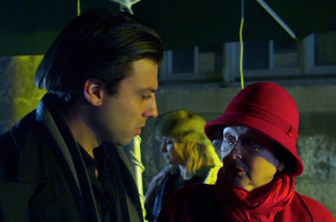 Dame au manteau rouge