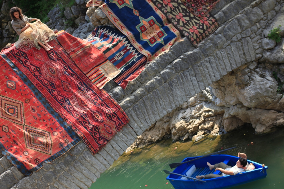 Vin gamoigona es khvelaferi