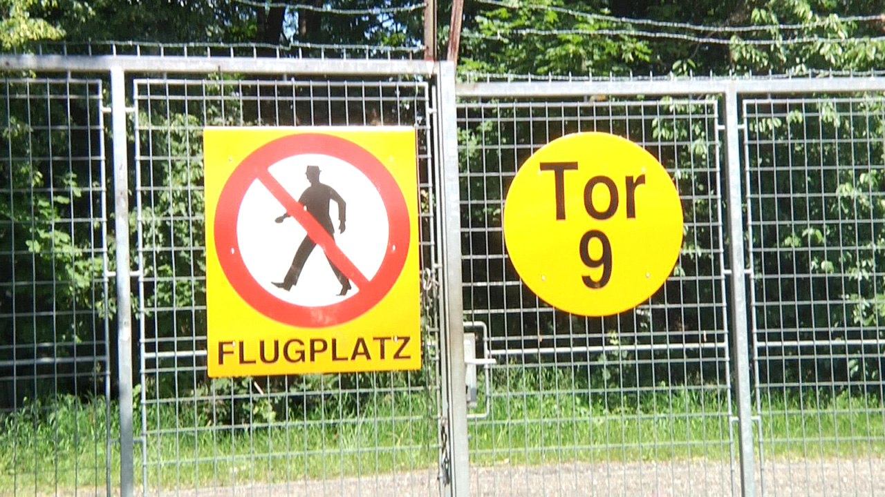 This film is a cut together of DV-tapes bought at an online auction