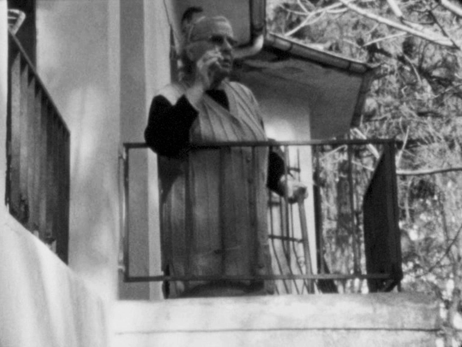 Karanligin icinde kirec badanali ev