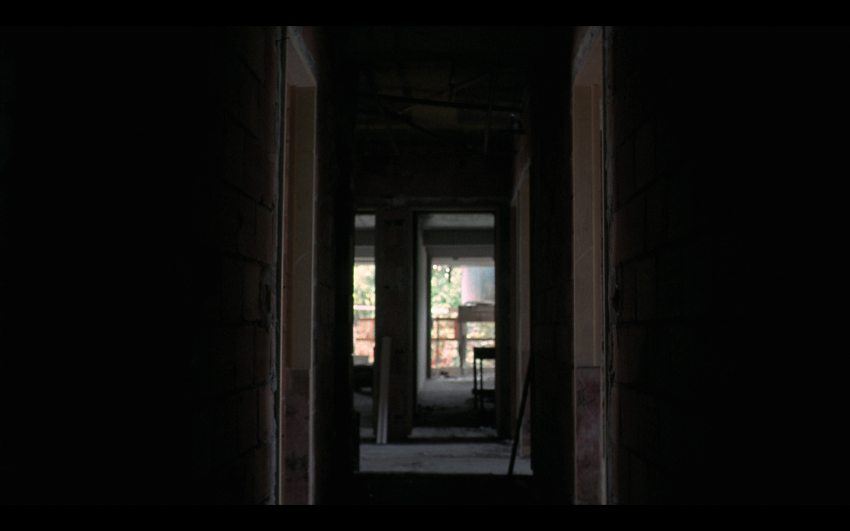 Entre paredes abertas