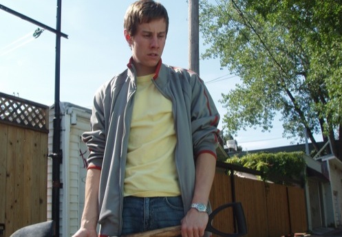 Jeune assassin cherche cadavre fringant pour l'enterrer et peut-être +