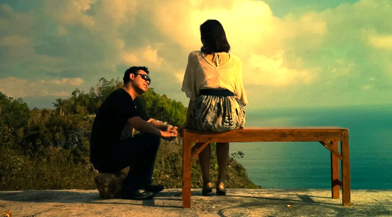 Kamu di Kanan Aku Senang