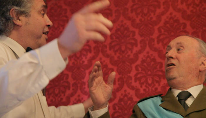 Rey y Asistente ante la Crisis