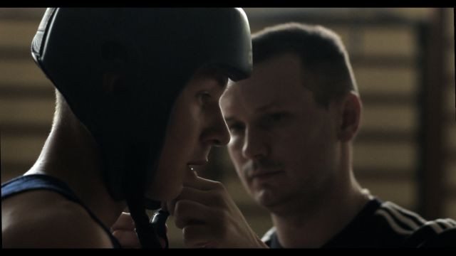 Siedmiu mezczyzn w roznym wieku