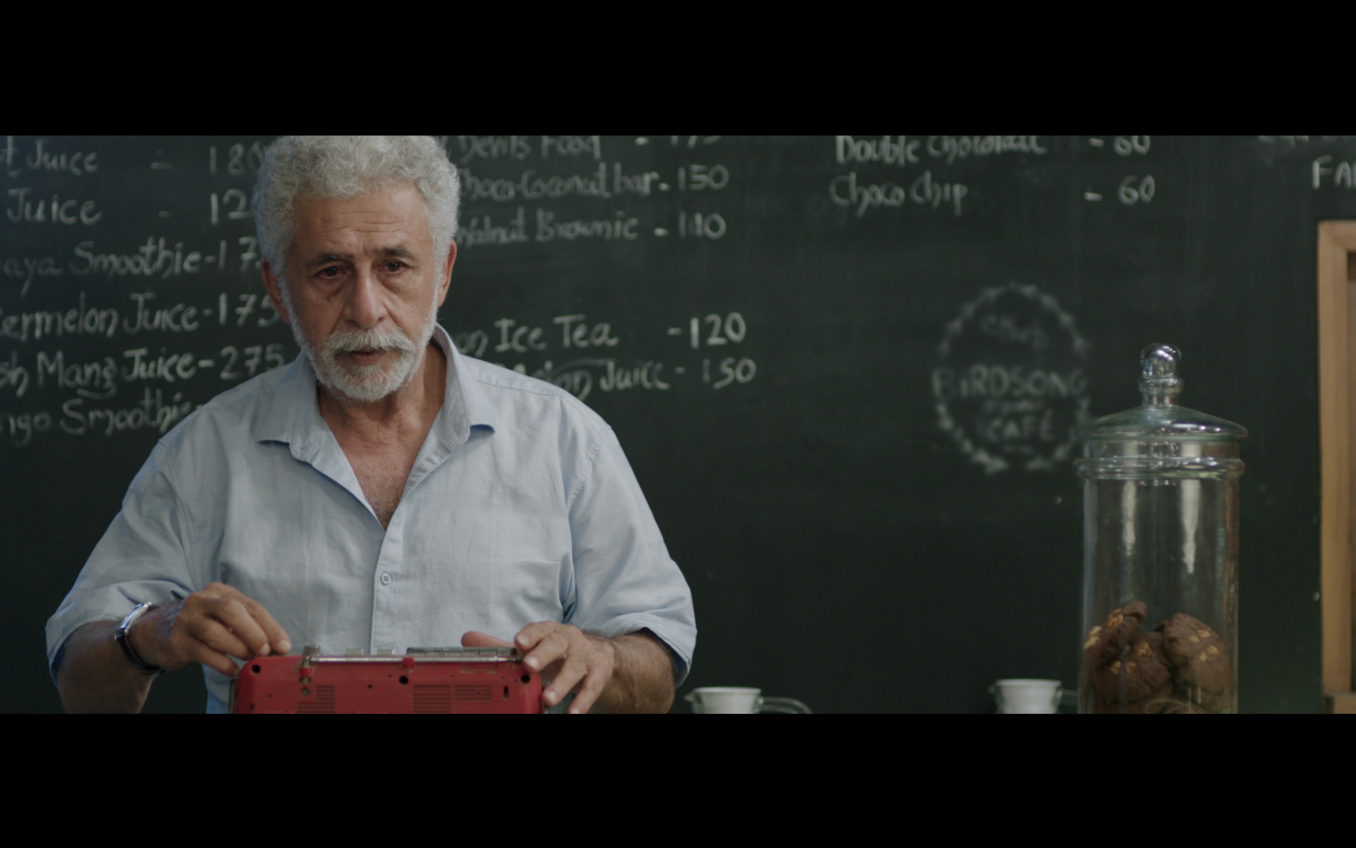 Int. CafÉ – Night