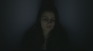 În Care Eroina Se Ascunde Şi Apoi Are Parte De O Întalnire Neasteptata