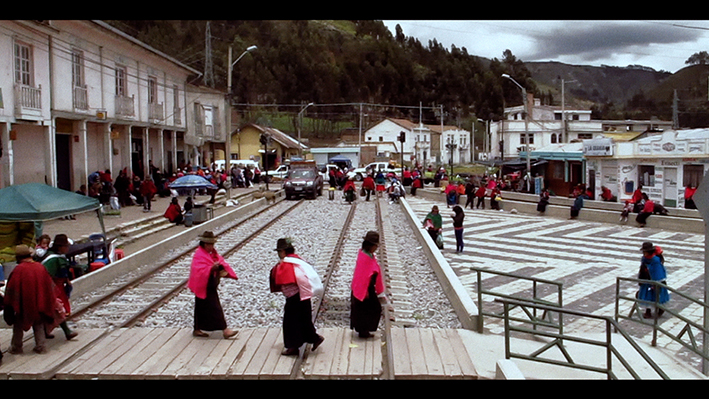 Tren Deja Dos Pueblos