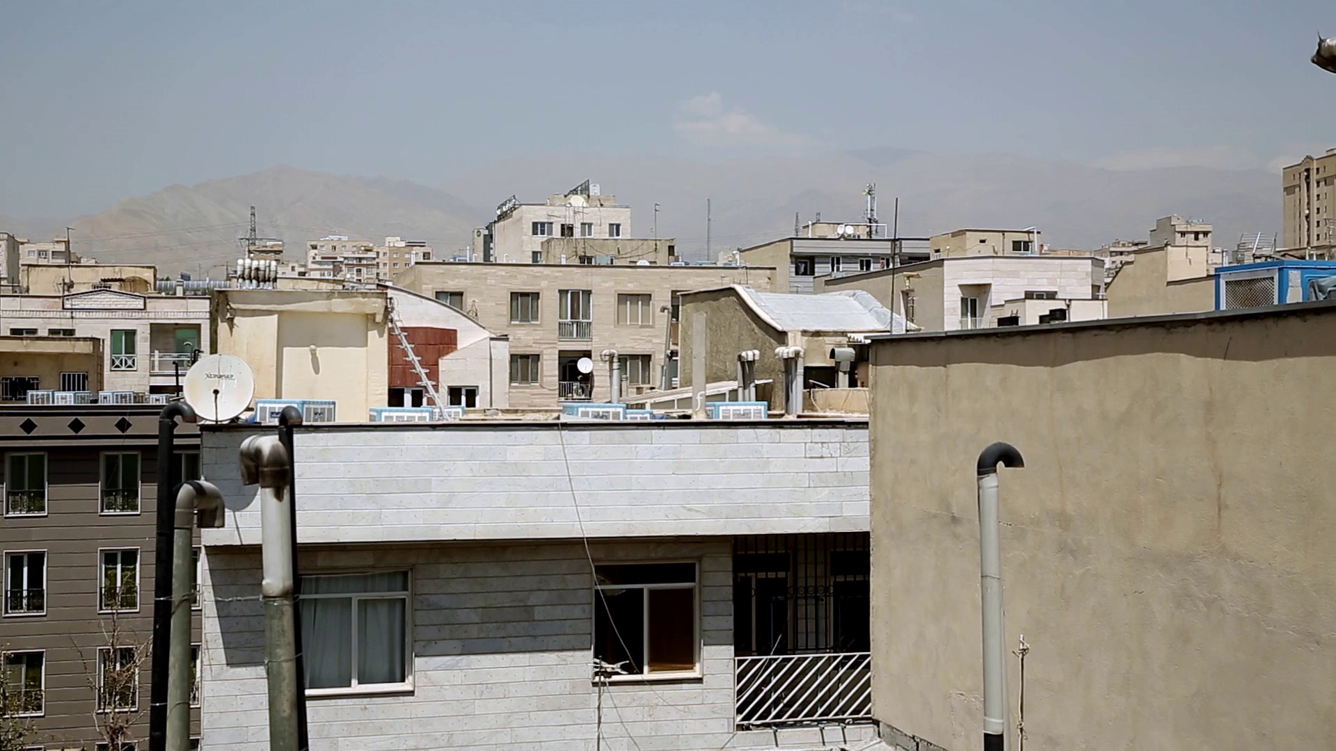 A Roof in Tehran