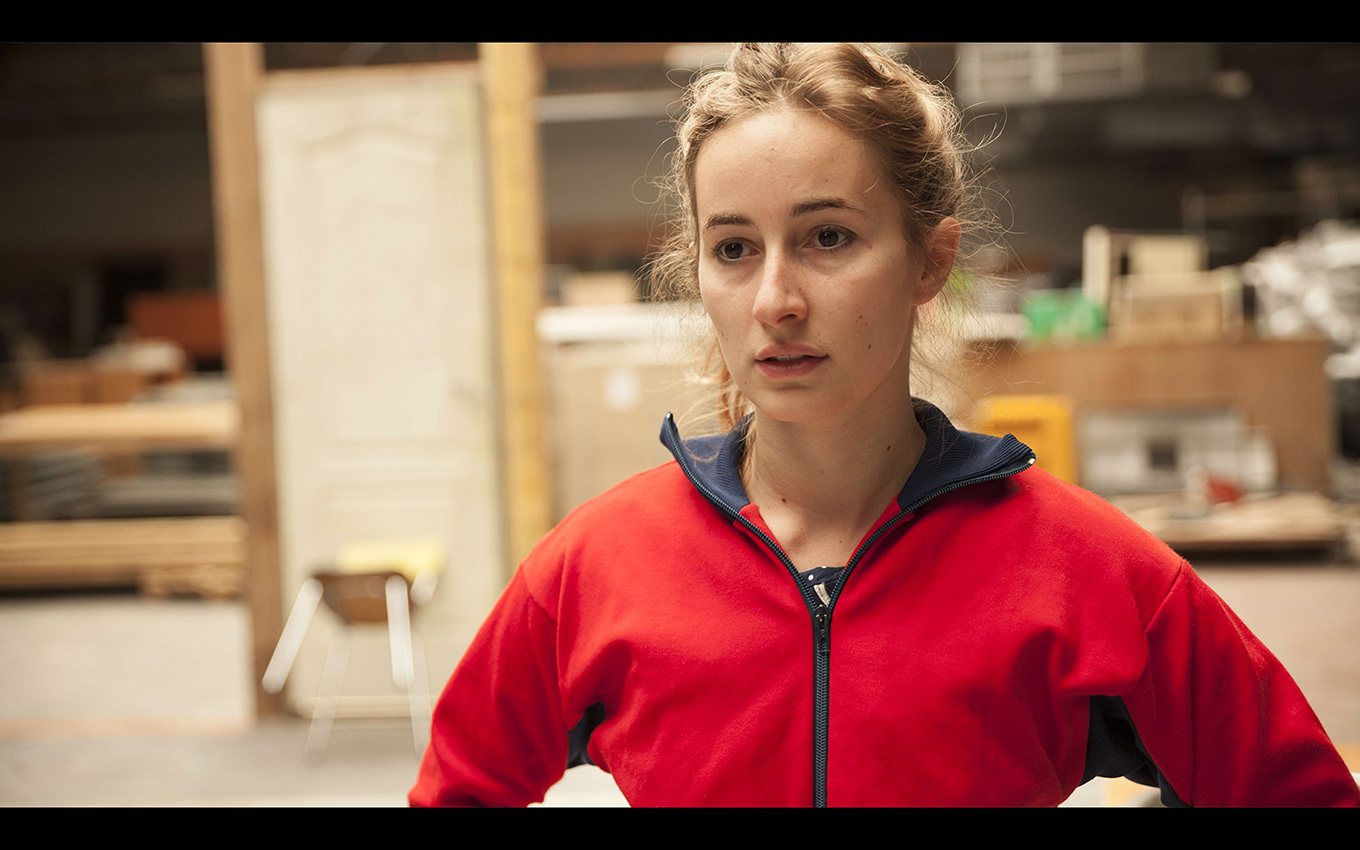 N°1 Celui dans un grand hangar