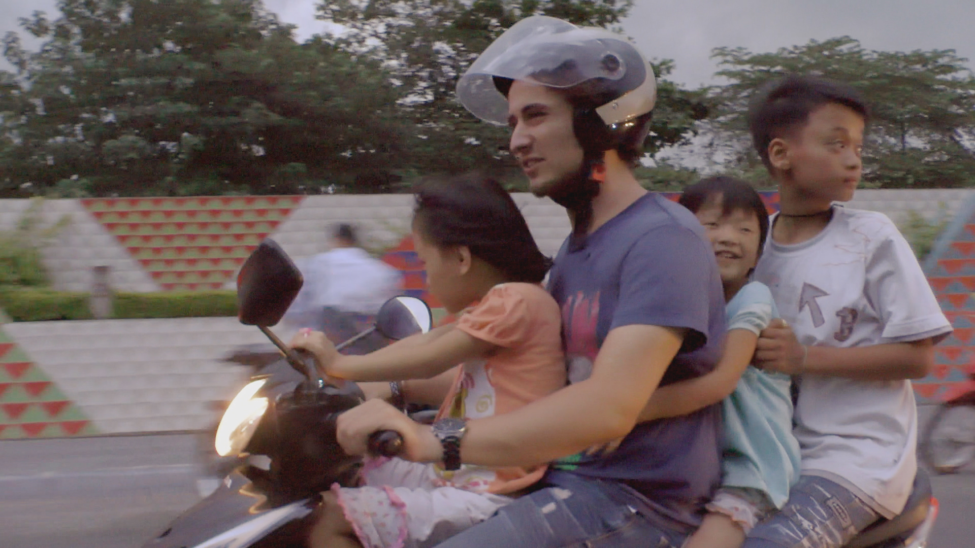 Hanoï, in the River of Life