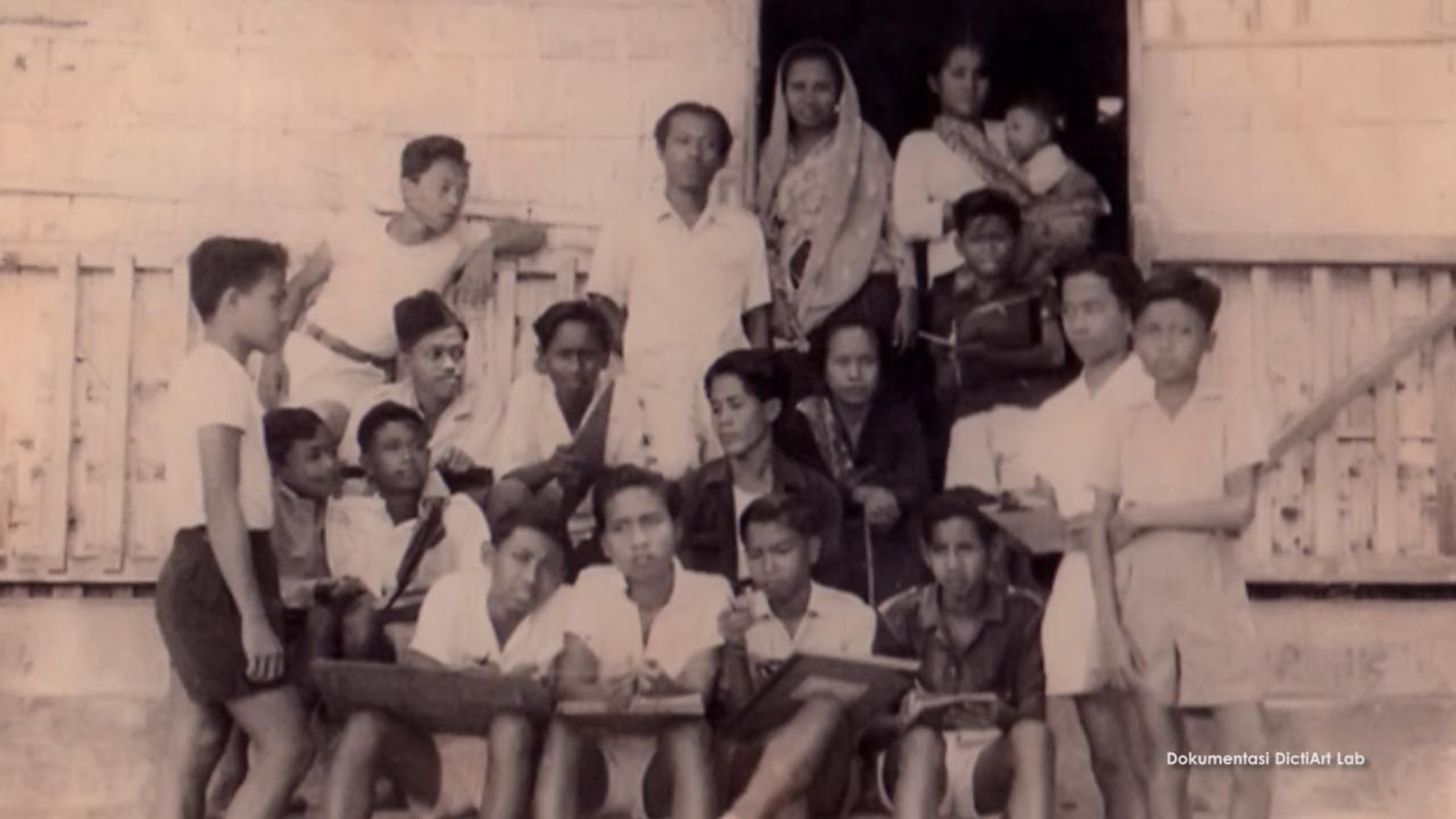 Paintings of War: Aggression in the Eyes of Children