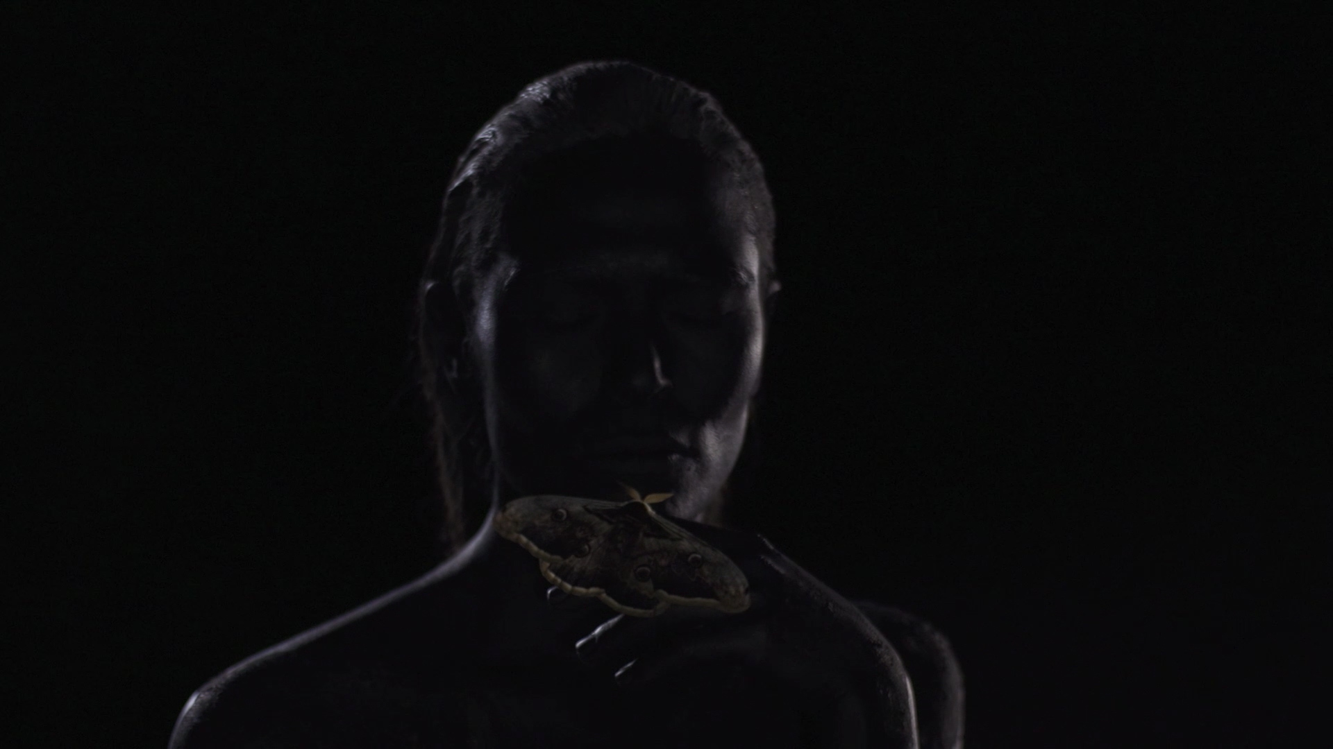 Celle qui traversa le sol