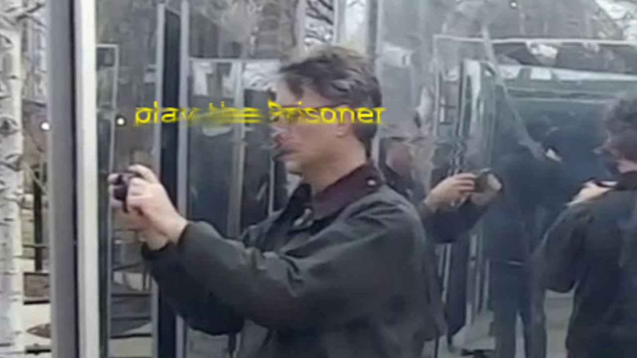 Play The prisoner