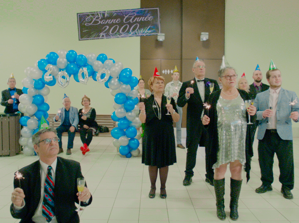 Un tricycle et deux poules