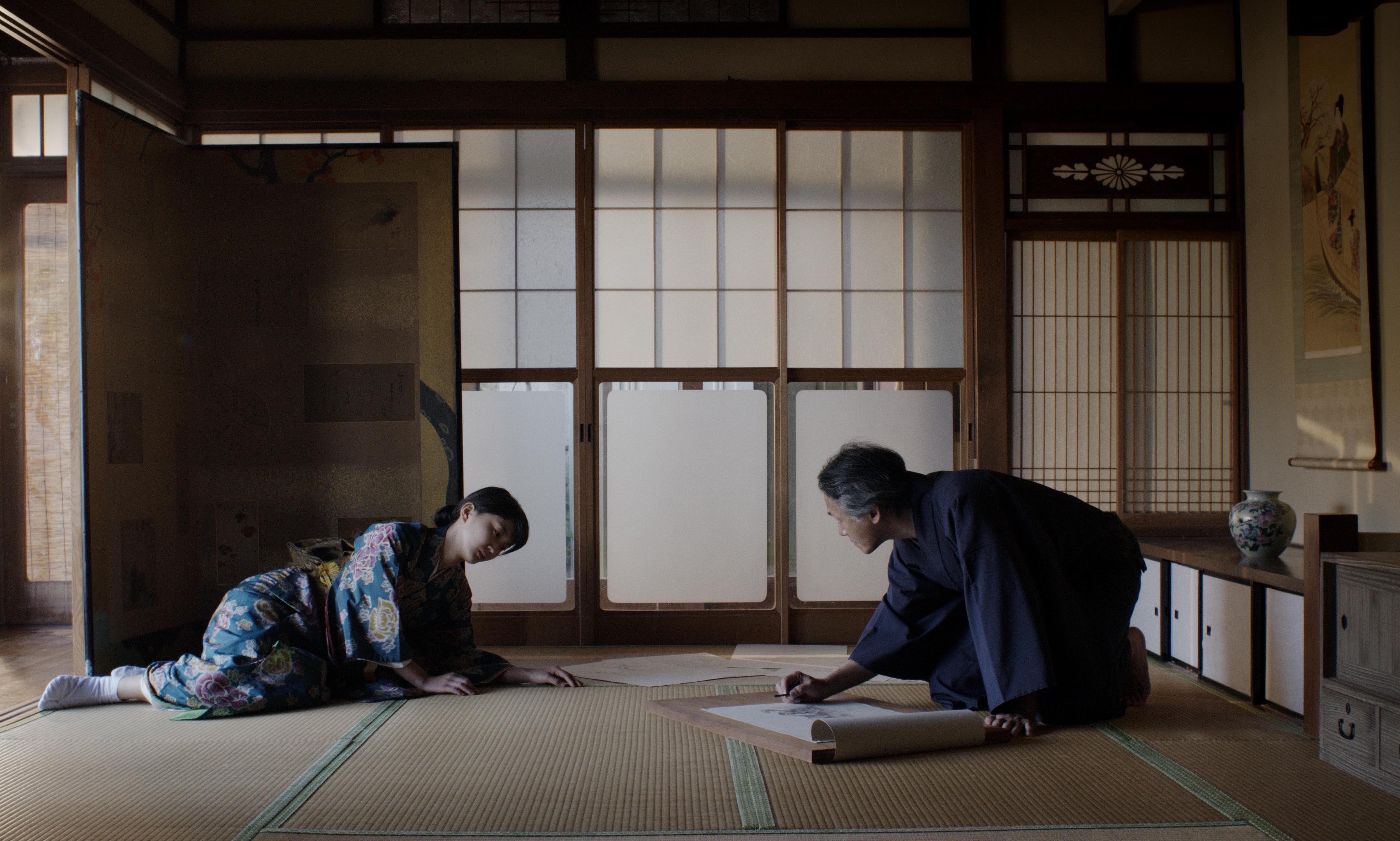 Higasa-wo-sasu-onnna