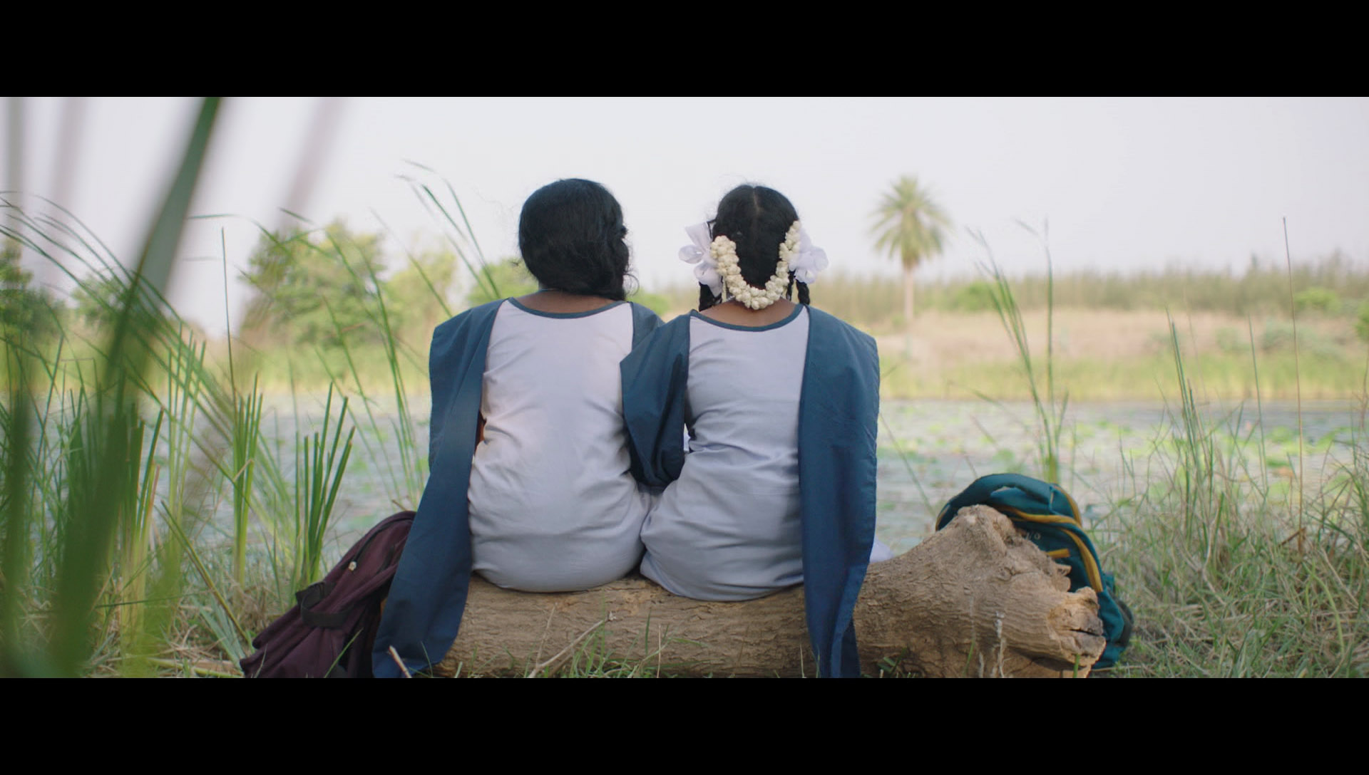 Rettai Jadai - The girl with the red ribbons