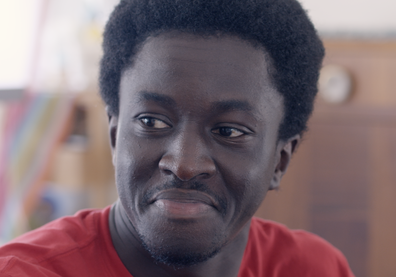 il y a quelqu'un chez nous