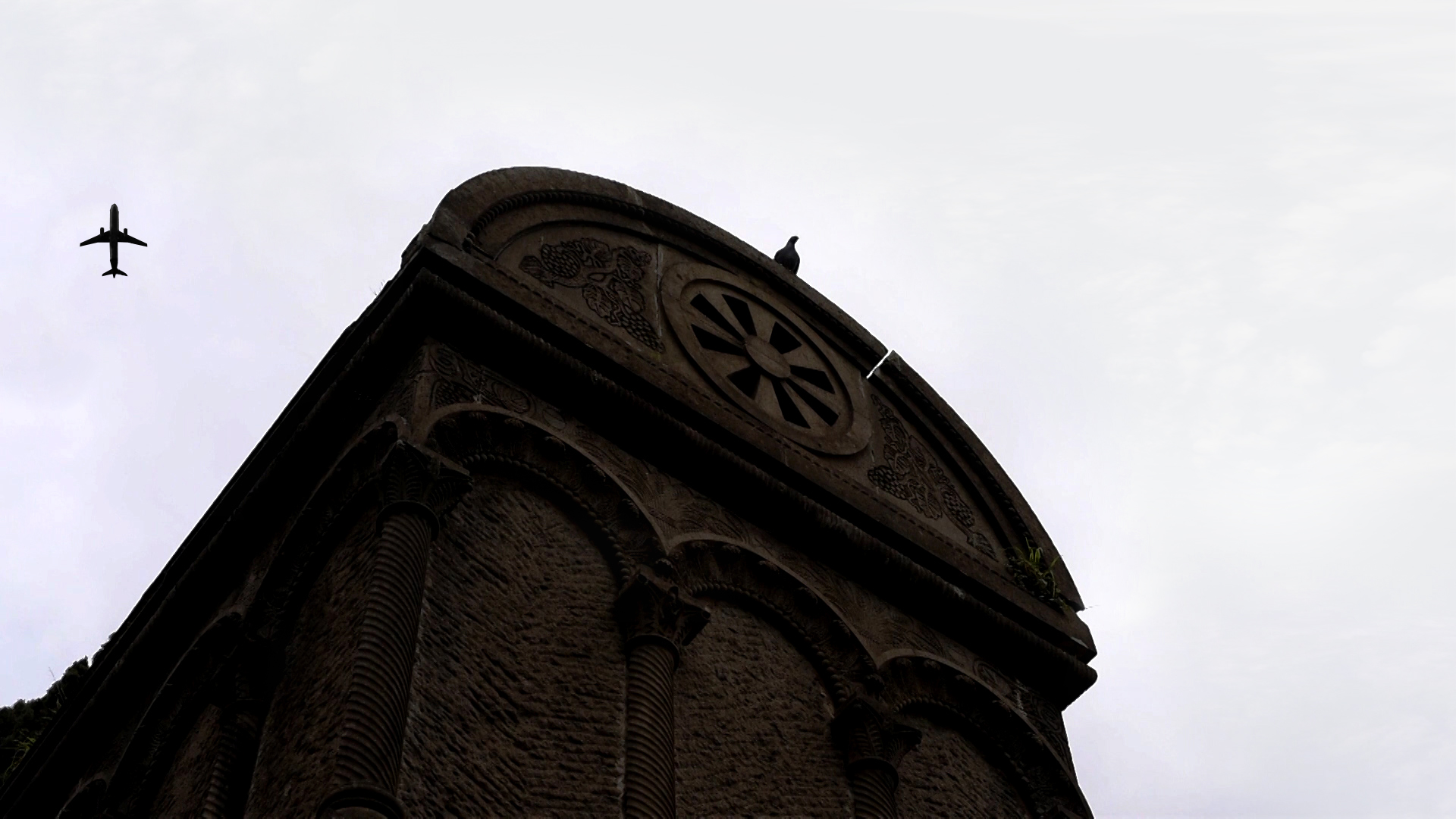 Eallin lea guovttesuorat niehku