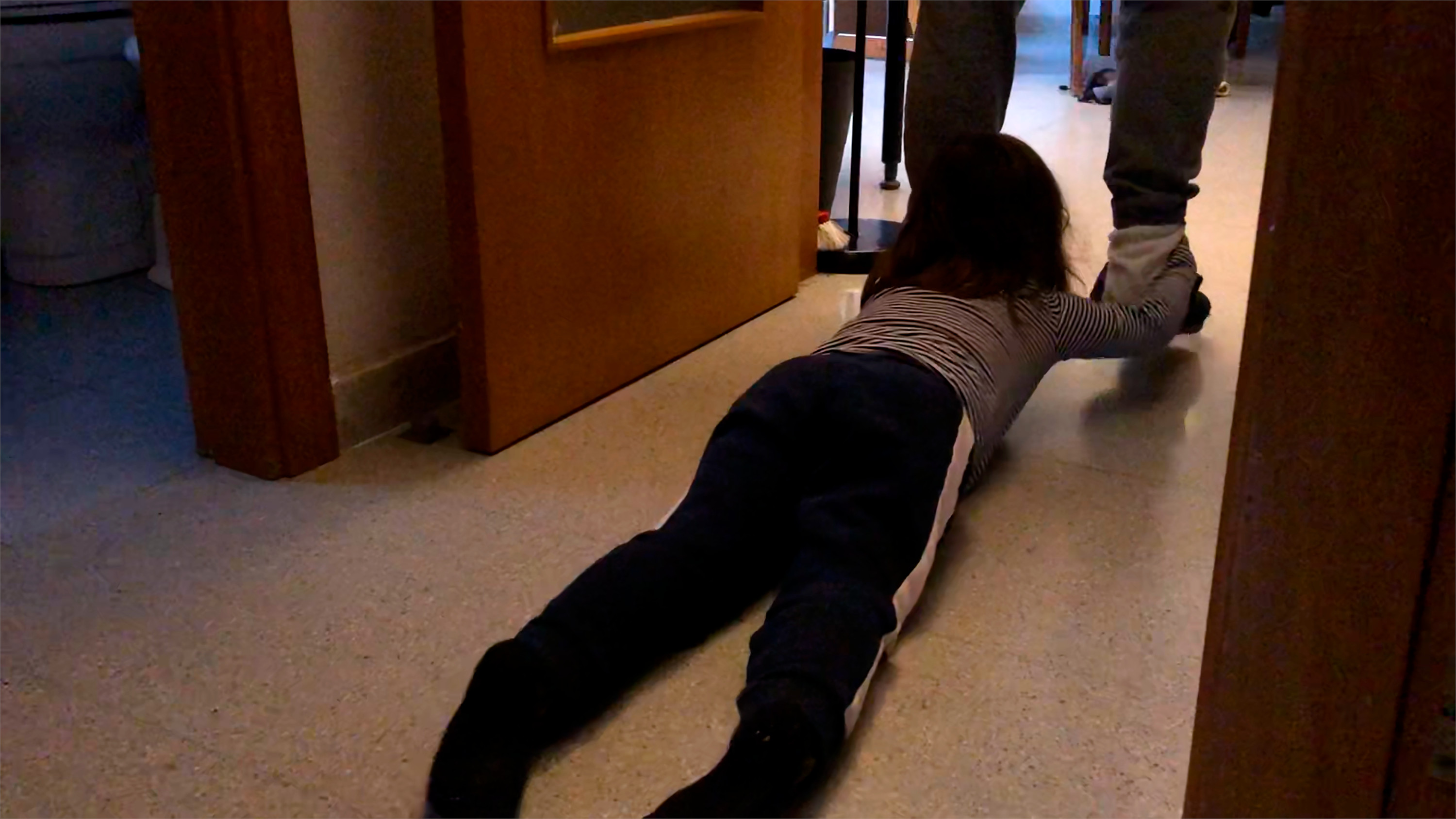 Confinados con una niña de 4 años