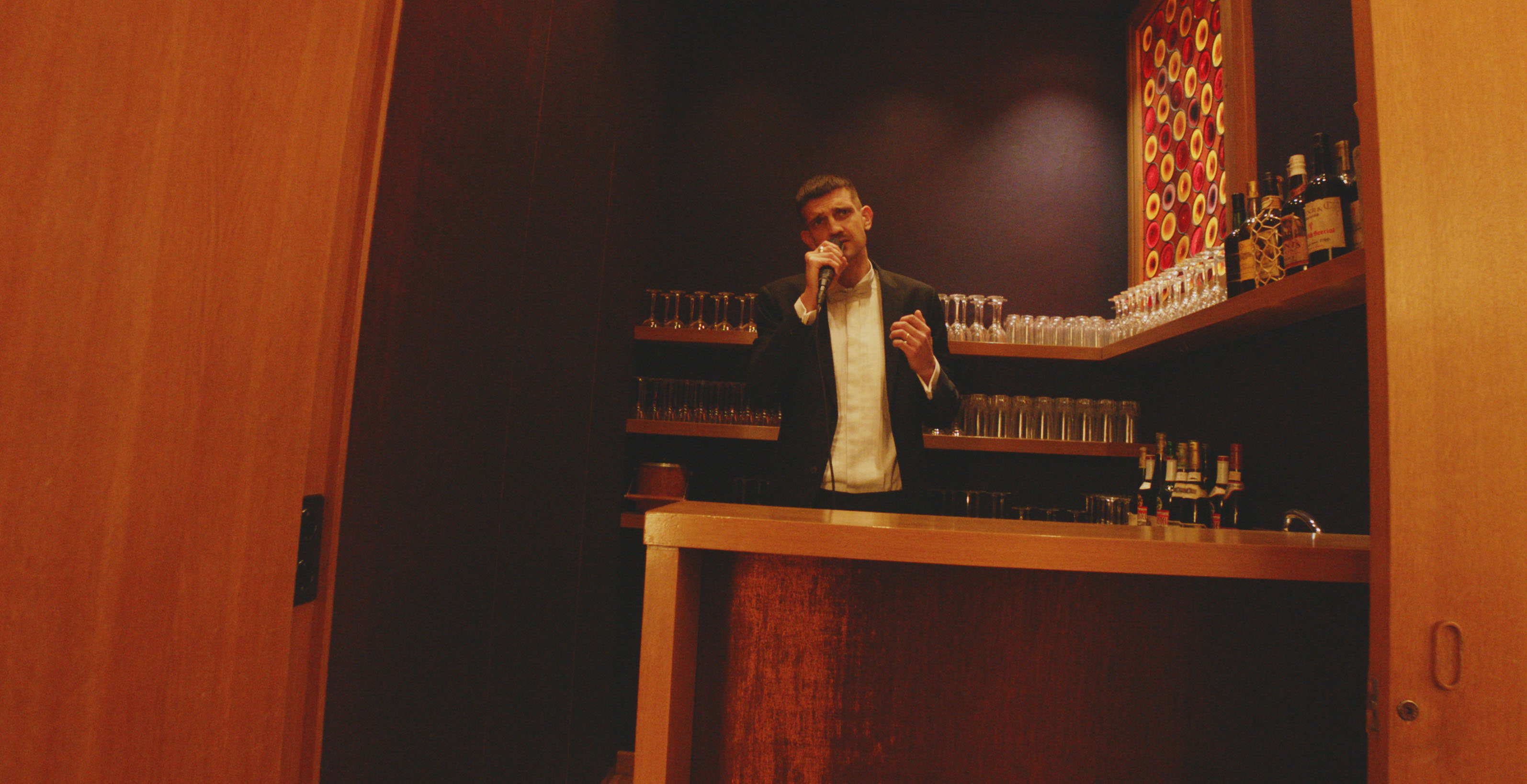 Silmät tummat kuin yö