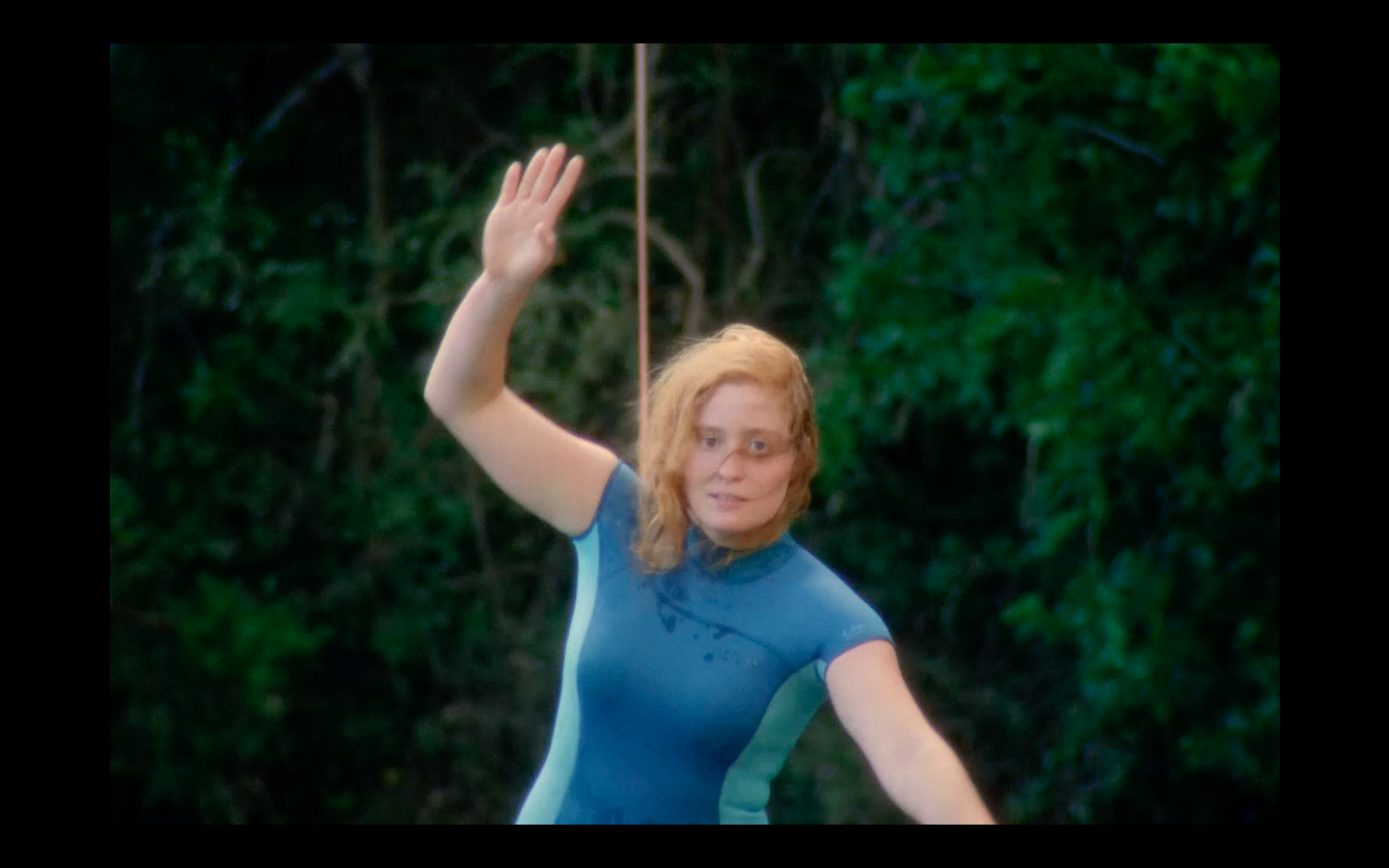 Salomé sur sa slackline