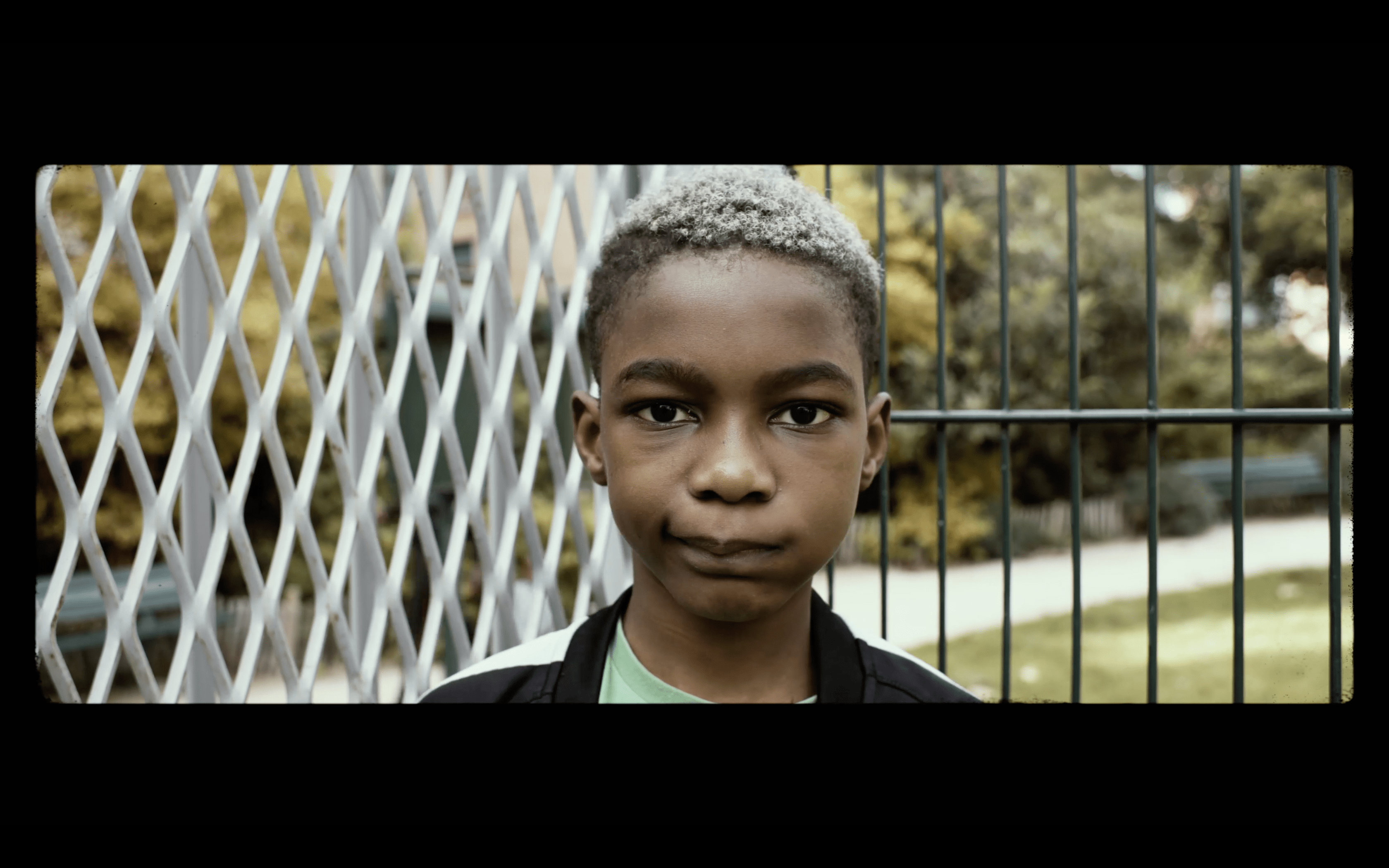 Dans le noir, les hommes pleurent