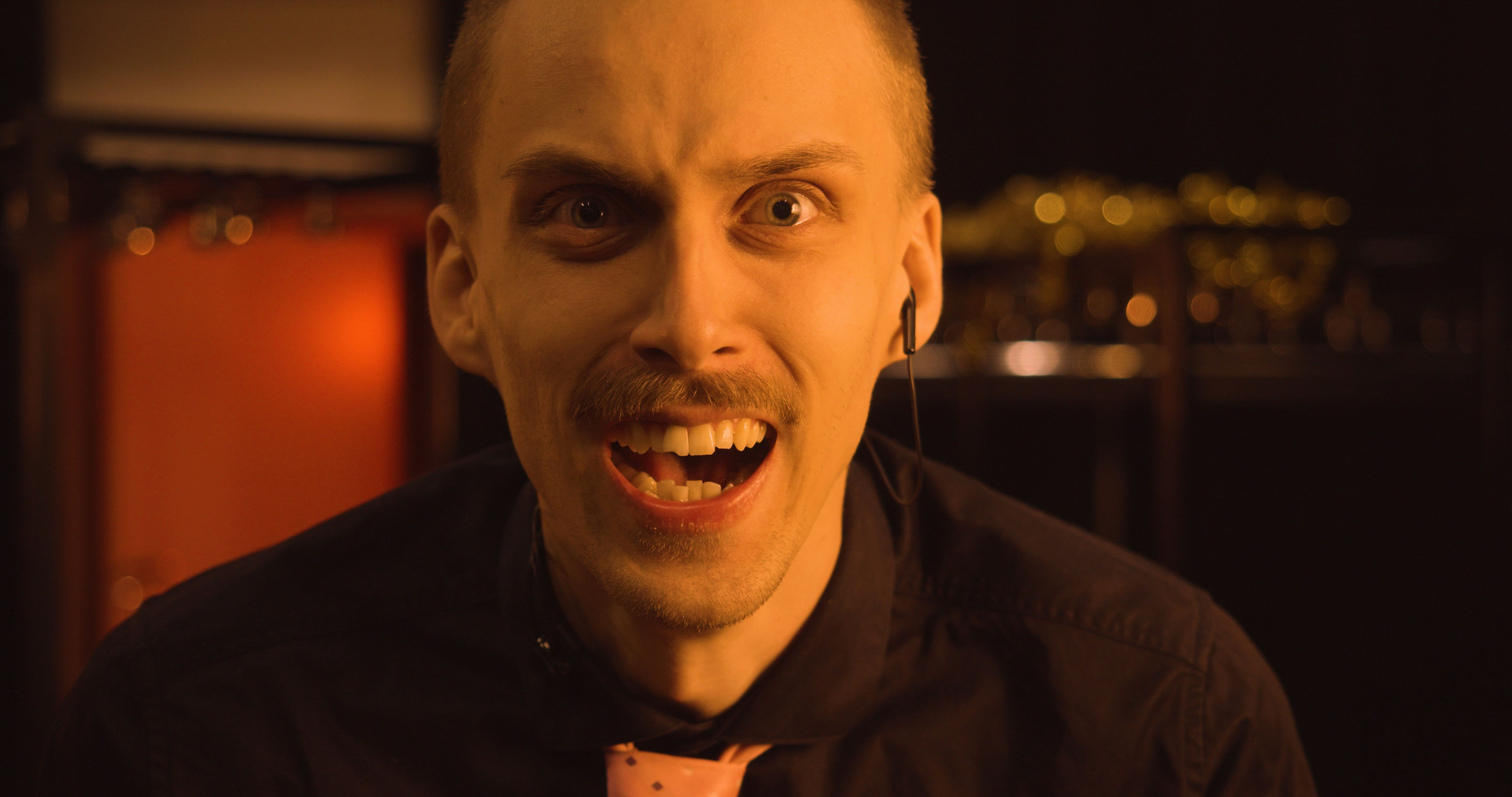 Takki painaa naulakossa