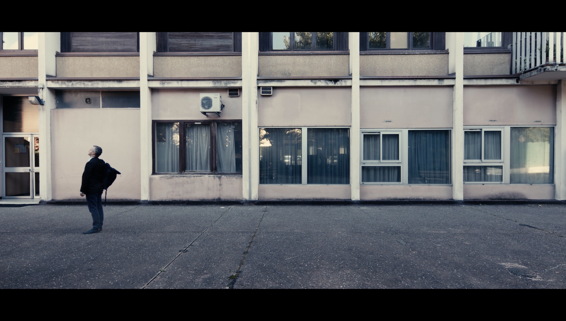 Un trait et un point