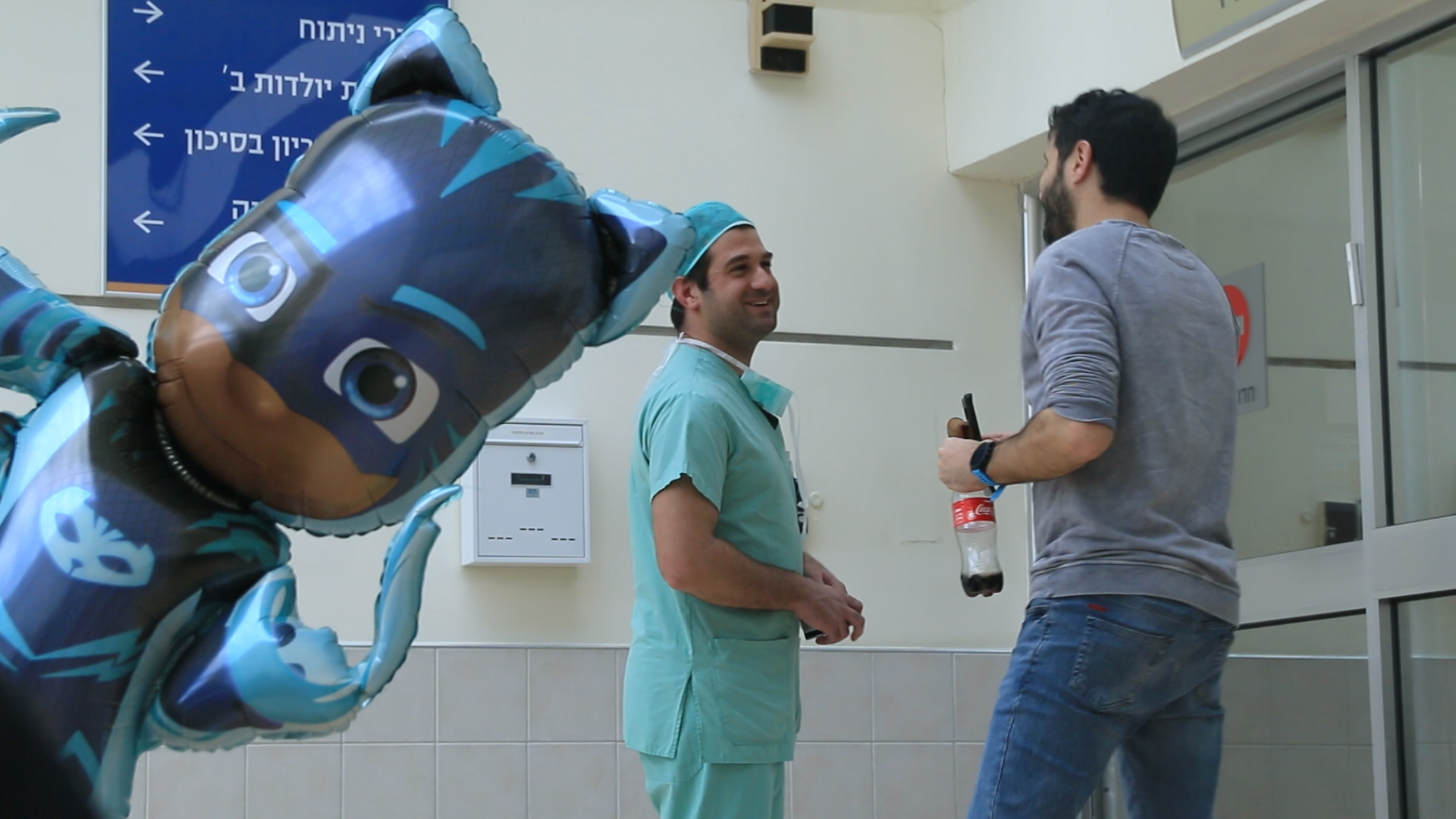 Shnei anasim ygiu, im balonim