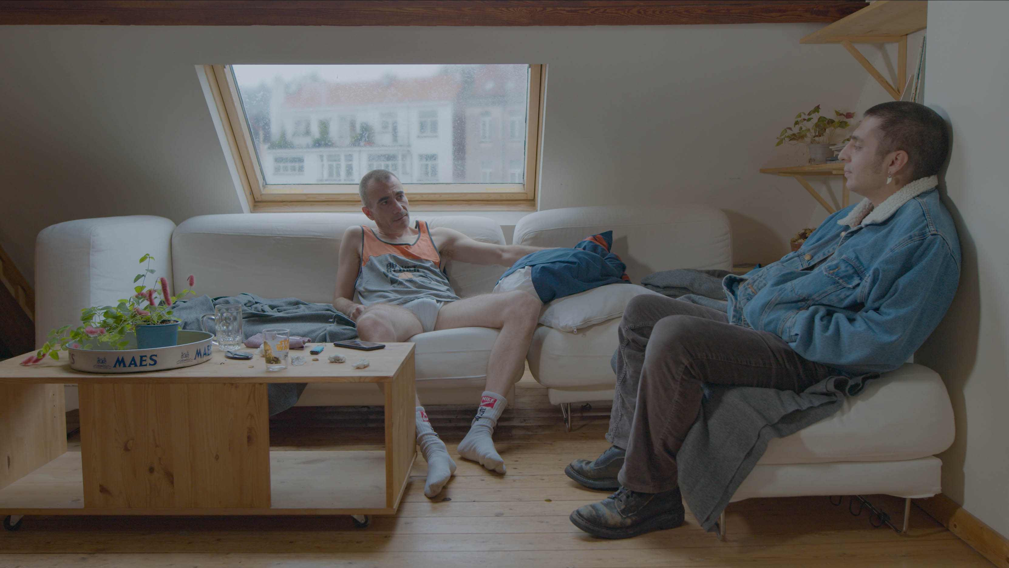 Et tu cherches quoi de beau ici ?