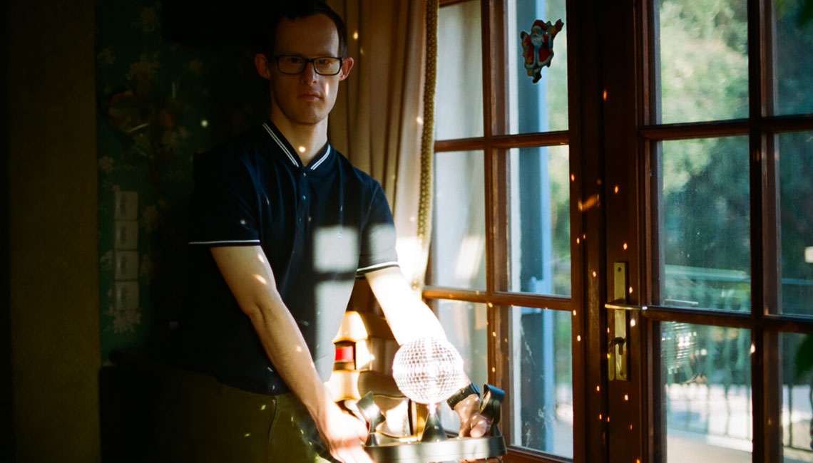 On attaque le présent