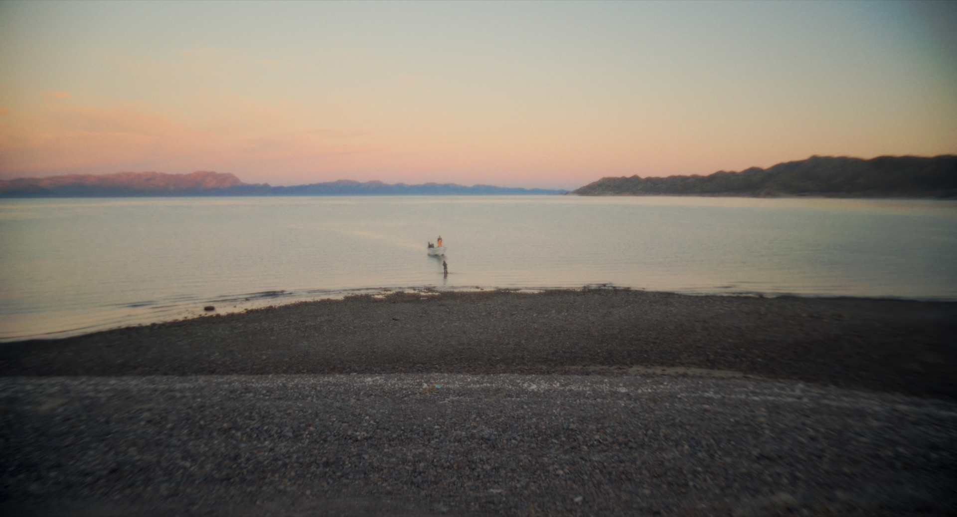 Una Mano Bajo La Nieve
