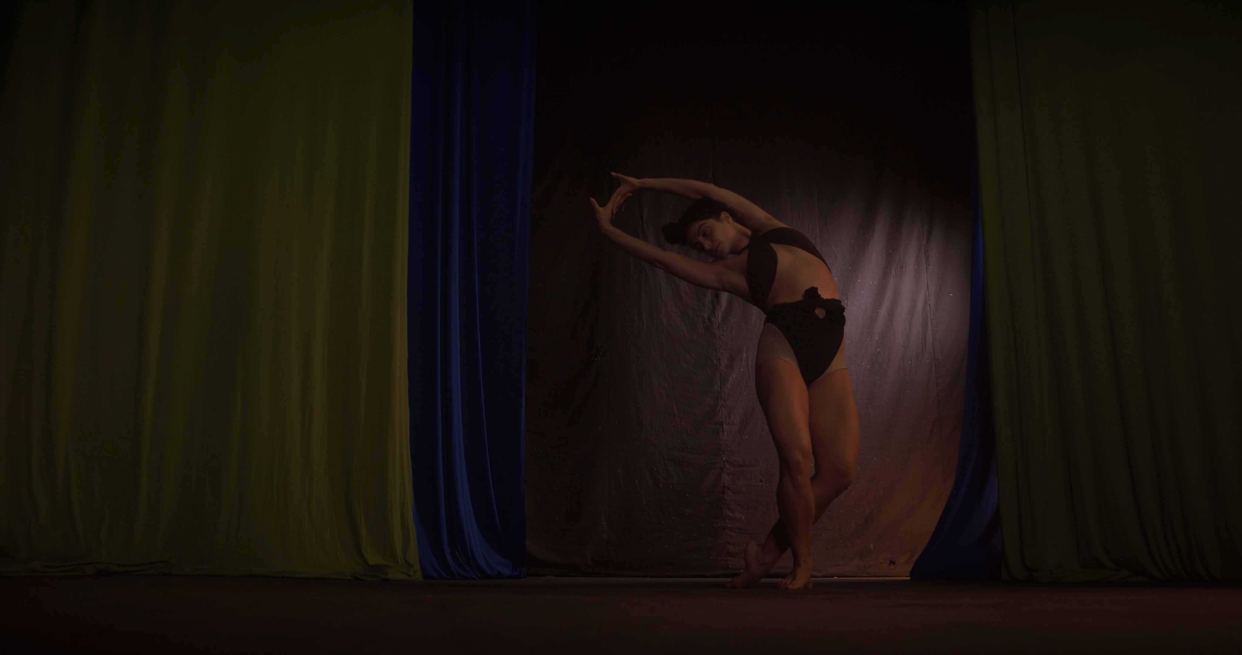 Eu tenho que ir, já tocou o terceiro sinal