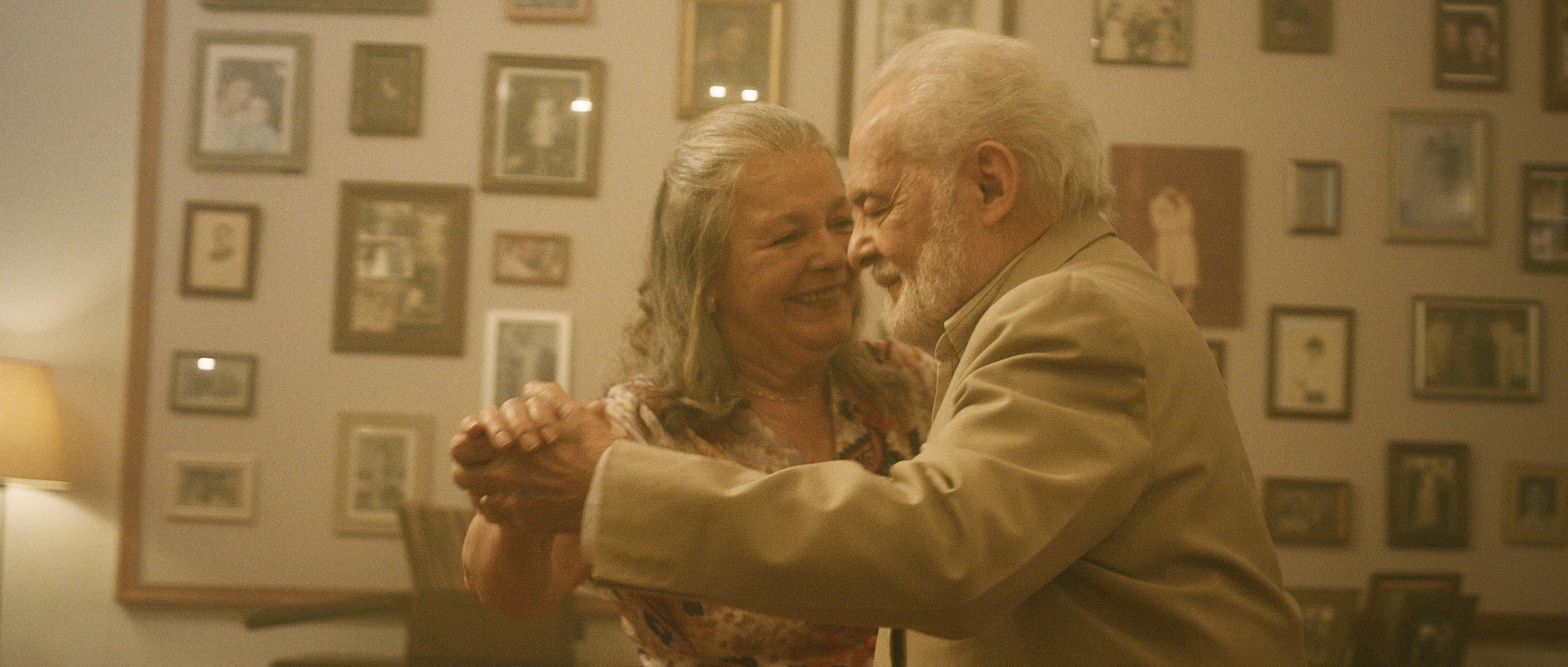 Esta Noite Seremos Felizes