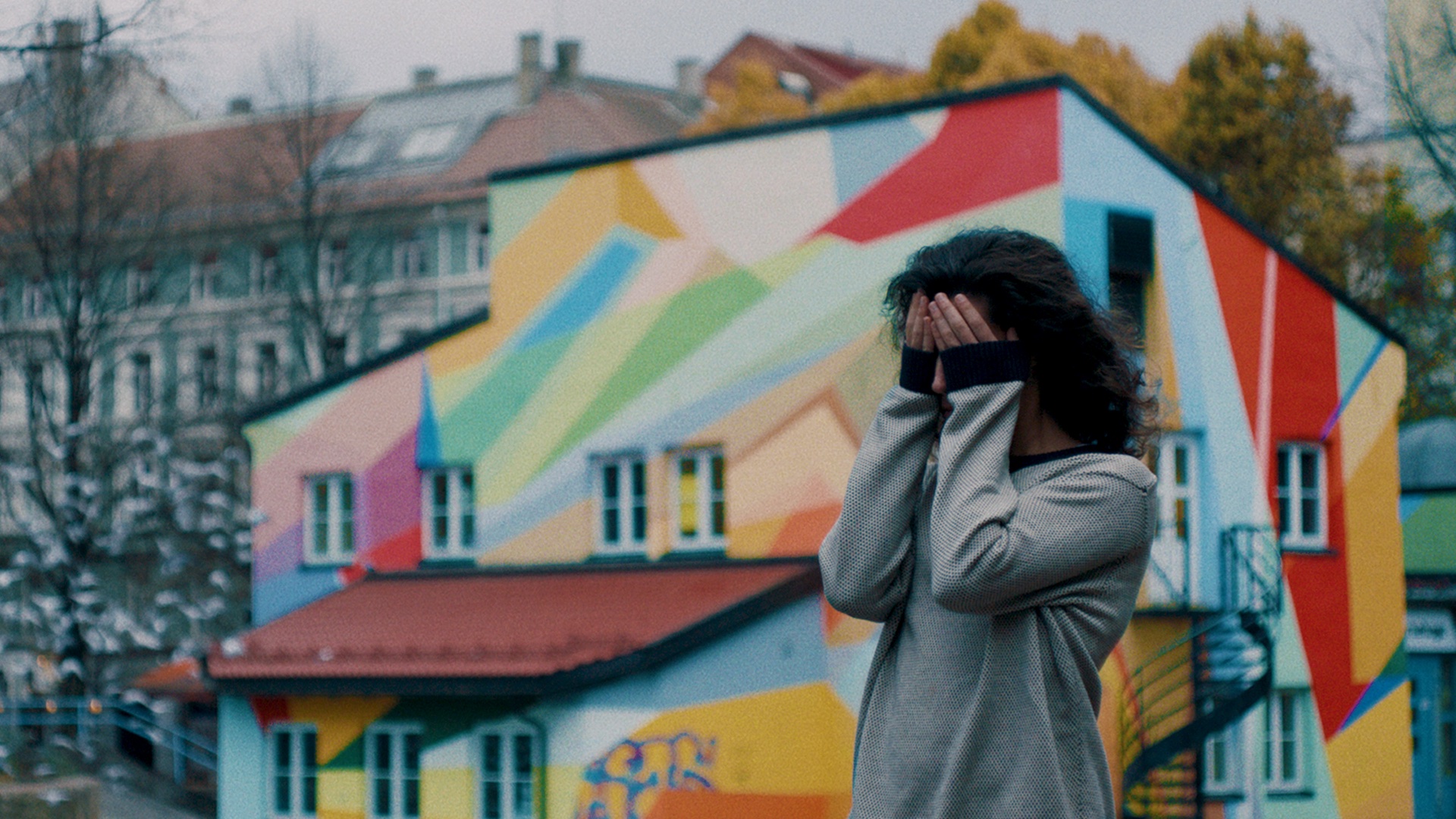 Show me your face when you look at a stranger